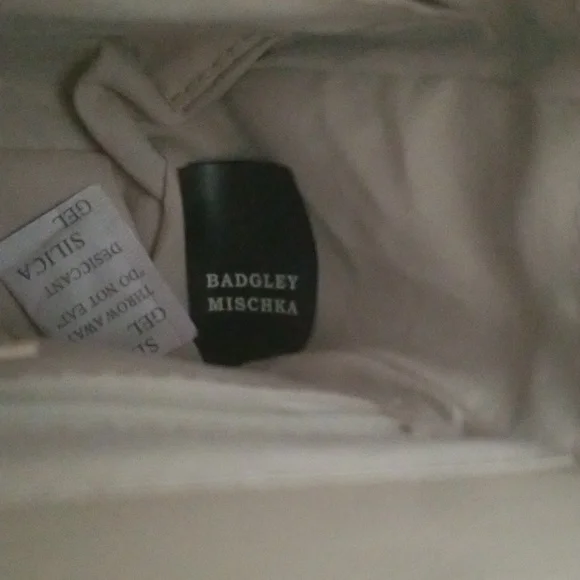 Badgley Mischka Quilted Handbag/Crossbody ♥️HOST PICK♥️ 10/19/23 NWT 8"x6.5"x4" - Picture 10 of 12